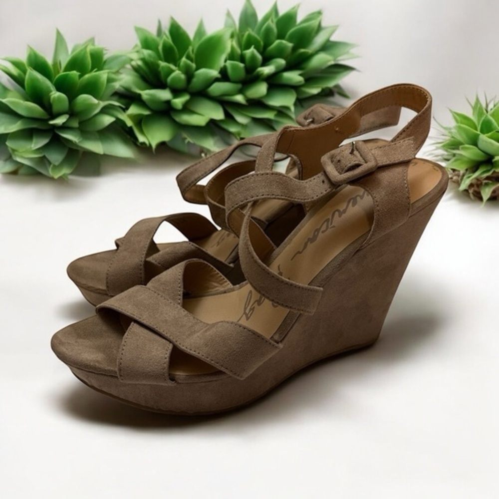 American Rag Wedge Sandals‎ Tan 6  Strappy Faux Suede Platform
